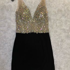 JOVANI SEQUENCED PLUNGING  NECK   TIGHT MINIDRESS